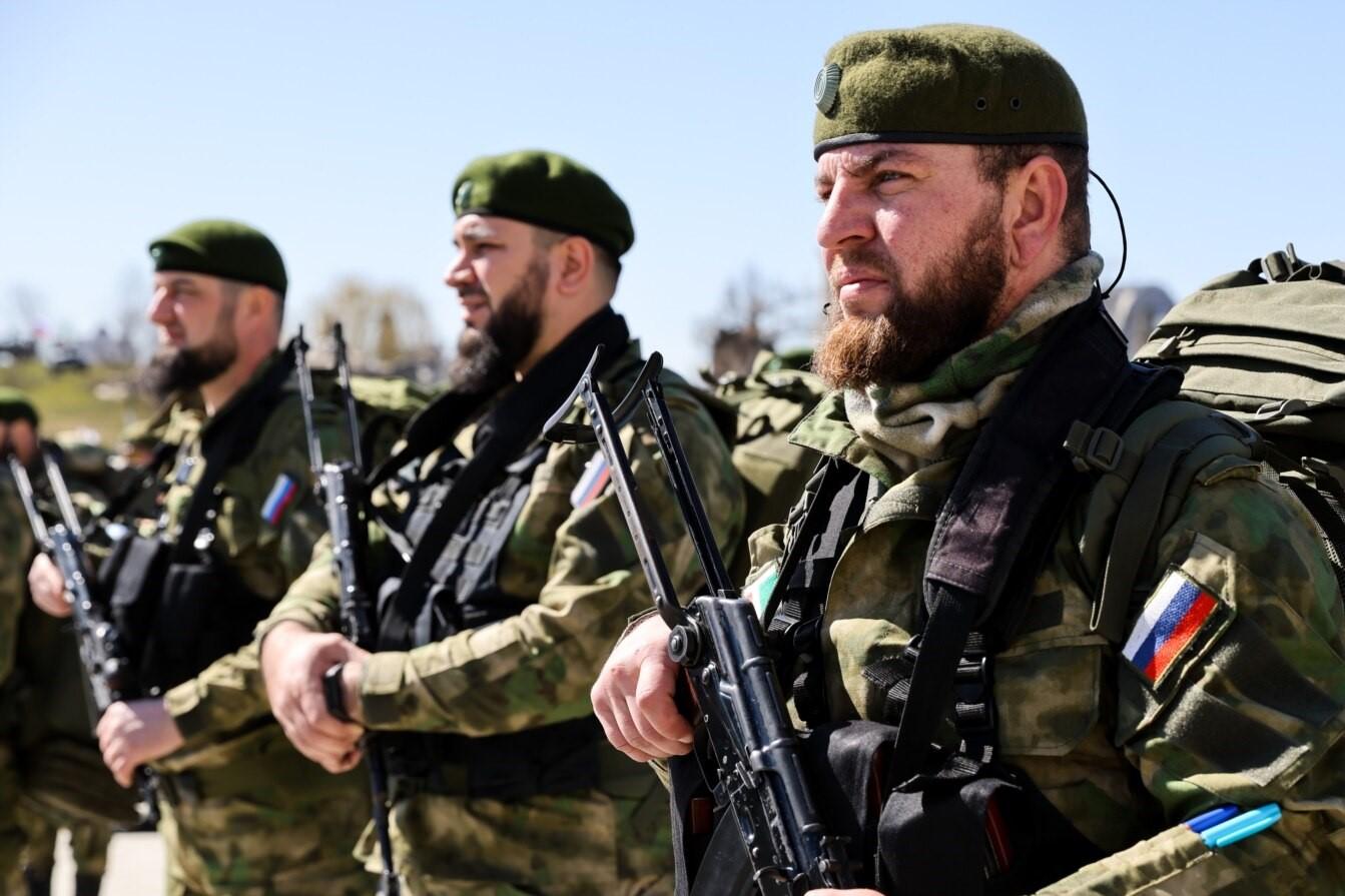 Bearded soldiers at Ramzan Kadyrov’s residence in Chechnya. Image via RFE/RL.