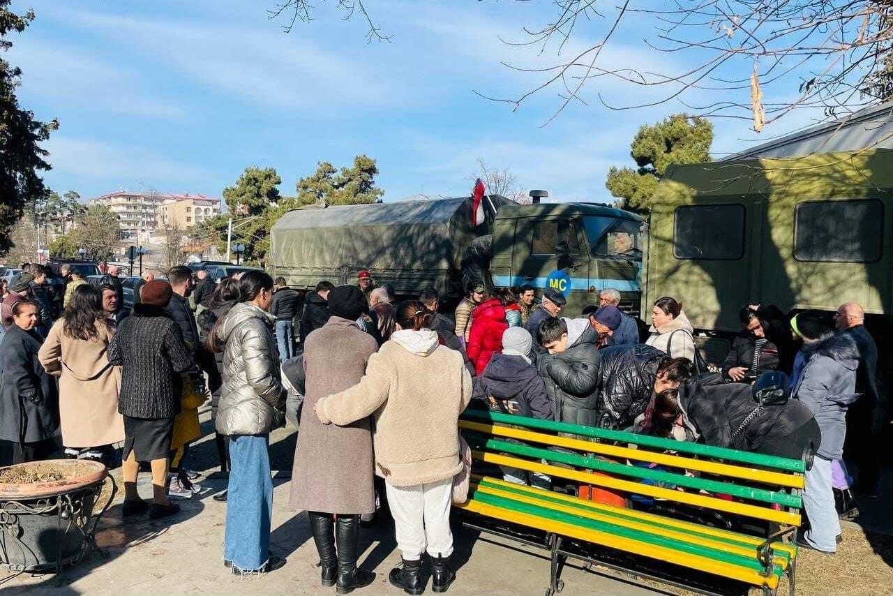 Russian peacekeepers evacuating people out of Nagorno-Karabakh. Image via Marut Vanyan.