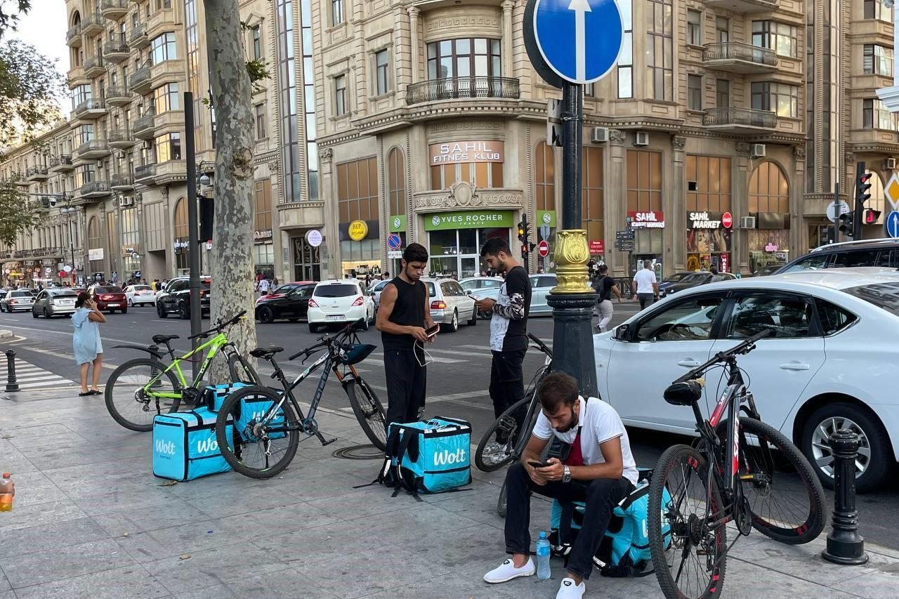 Wolt couriers in Baku. Ismi Aghayev/OC Media.