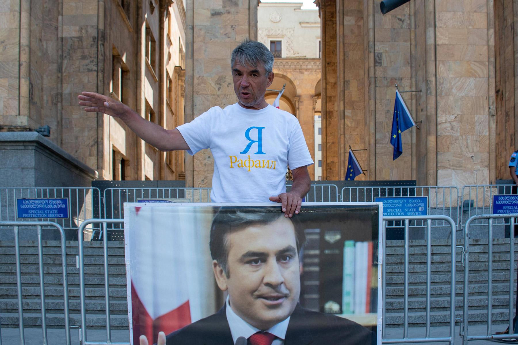 Rafail Shepelev outside the Georgian parliament in Tbilisi, 1 August 2022. Photo: Shota Kincha/OC Media.