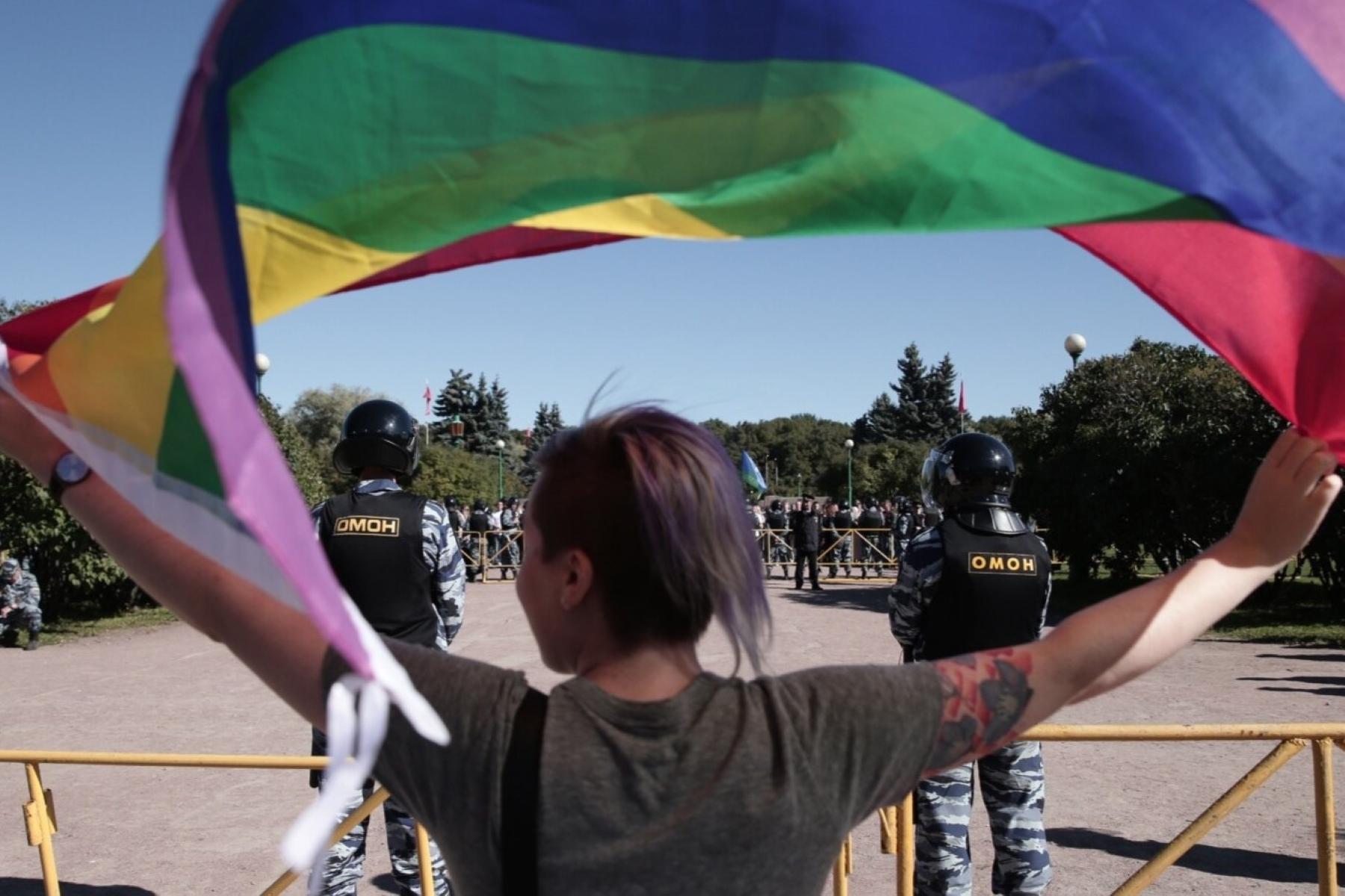 Riot police at a protest in support of queer rights in St. Petersburg in 2013. Photo: TASS