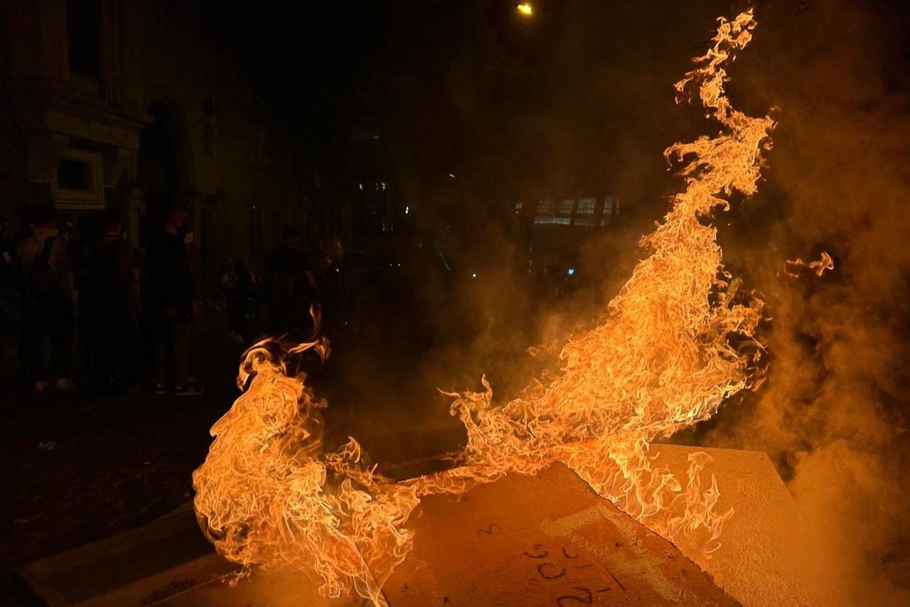 A makeshift bonfire set up by protesters against the foreign agent law by the Georgian Parliament. Shota Kincha/OC Media.