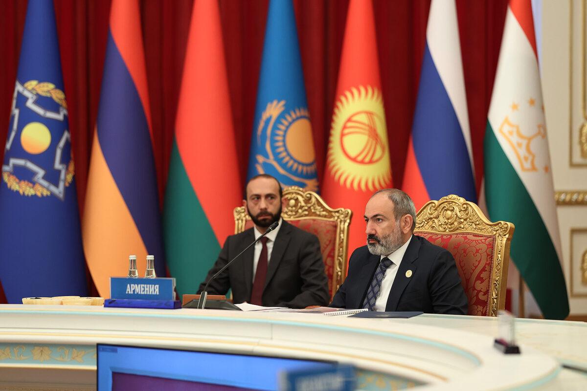 Armenian Prime Minister Nikol Pashinyan (right) and Foreign Minister Ararat Mirzoyan at the CSTO summit in Dushanbe in September 2021. Image via Armenian Public Radio.  