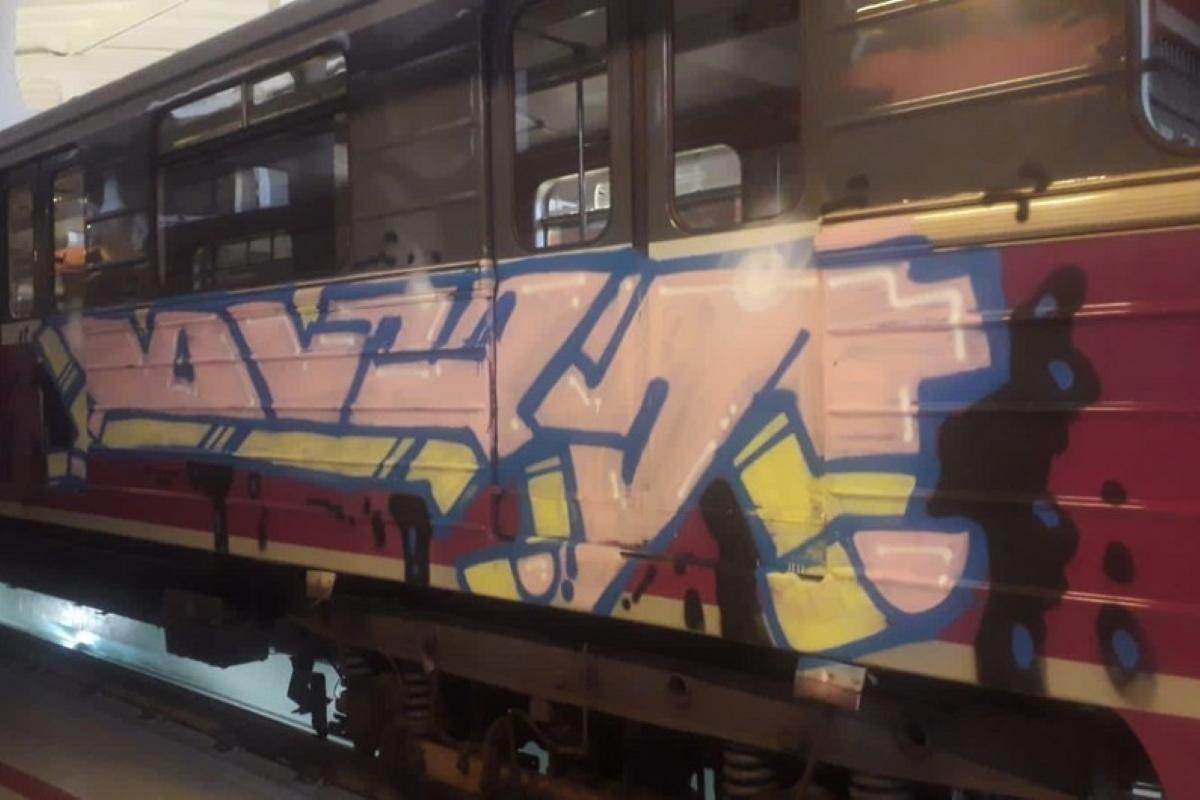 Graffiti on Baku Metro painted by Théo Clerc. Via social media.