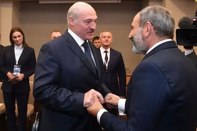 Nikol Pashinyan and Alyaksandr Lukashenka in 2018. Image via primeminister.am