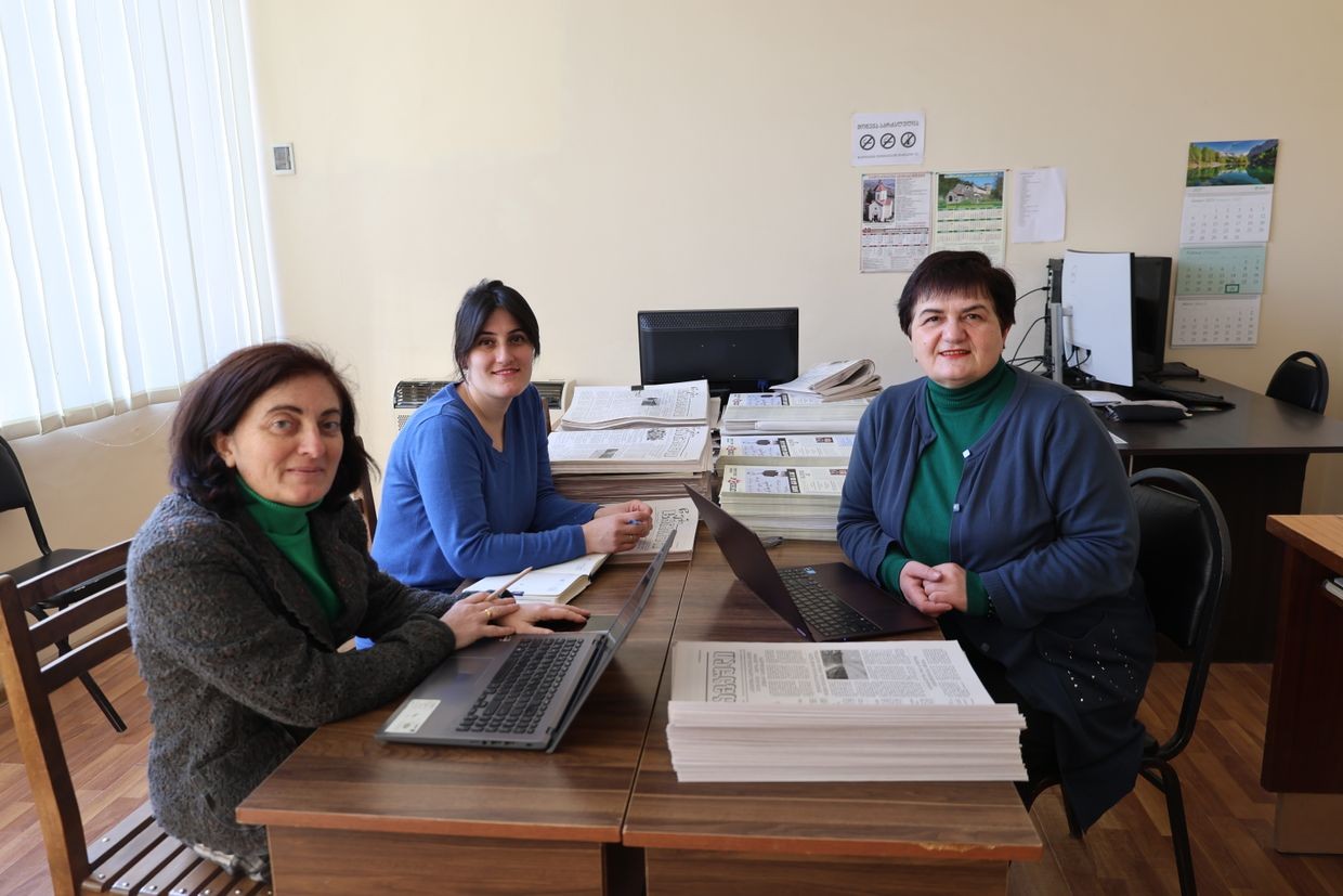 Two Chemi Kharagauli journalists with founder and editor-in-chief Laura Gogoladze (right).