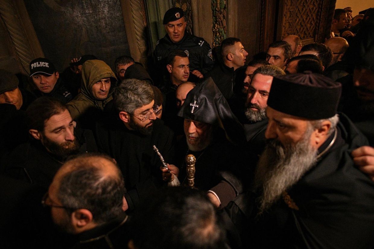 Catholicos Karekin II at Etchmiadzin Cathedral, amidst opposing rallies in support of and against him. Photo: Narek Aleksanyan/Hetq.am.