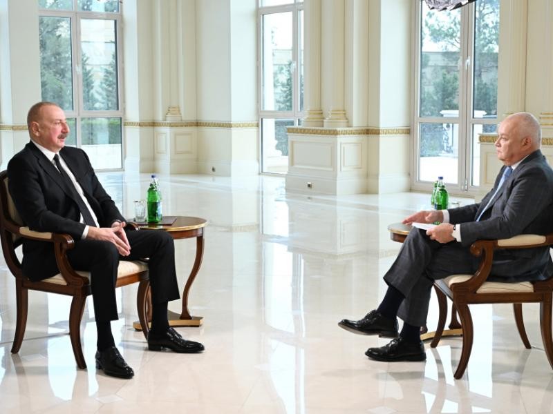 Azerbaijani President Ilham Aliyev (L) and Dmitry Kiselyov (R), the director of the Russian state-media outlet Rossiya Segodnya. Official photo.