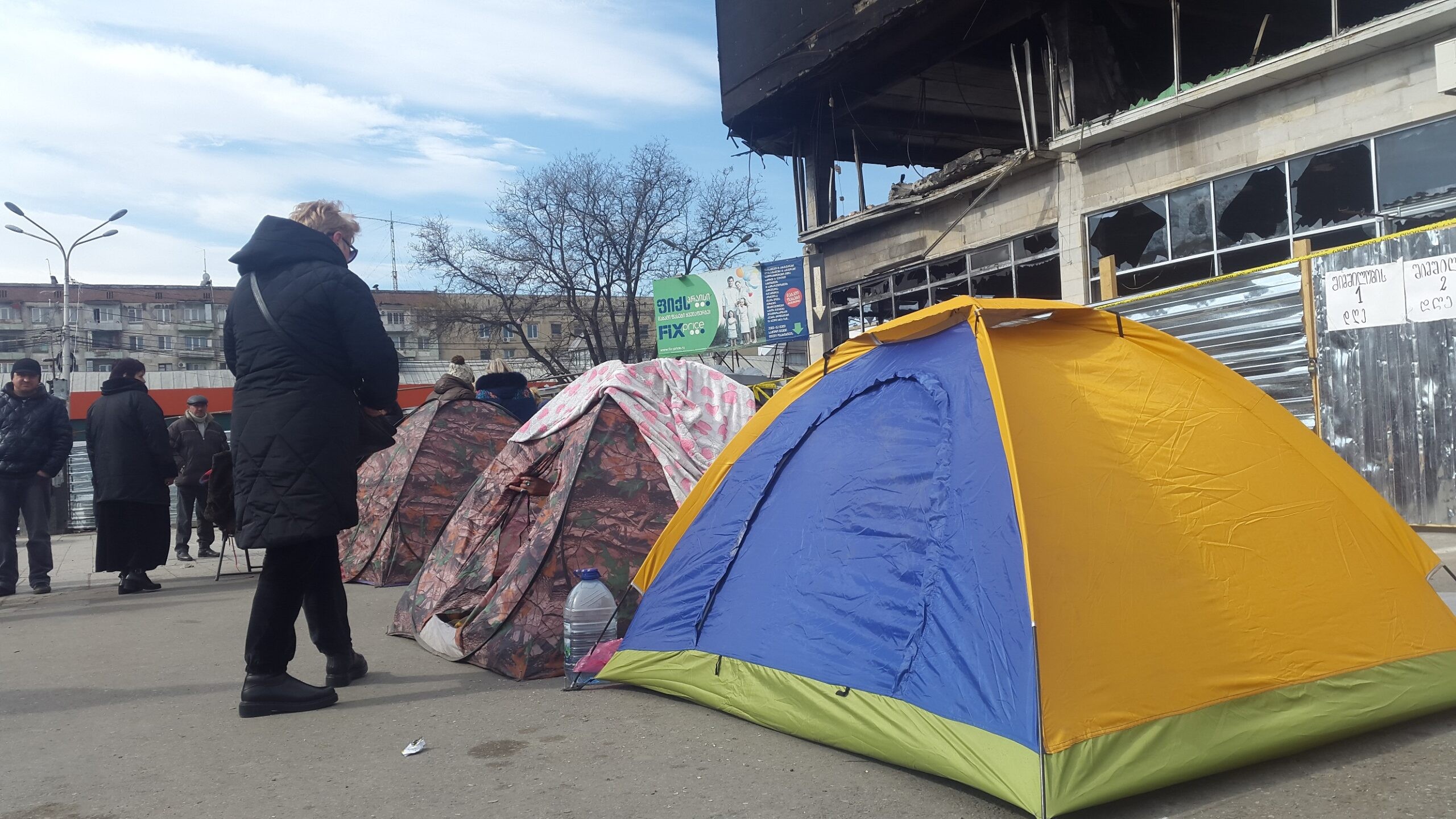 Victims of shopping centre fire declare hunger strike