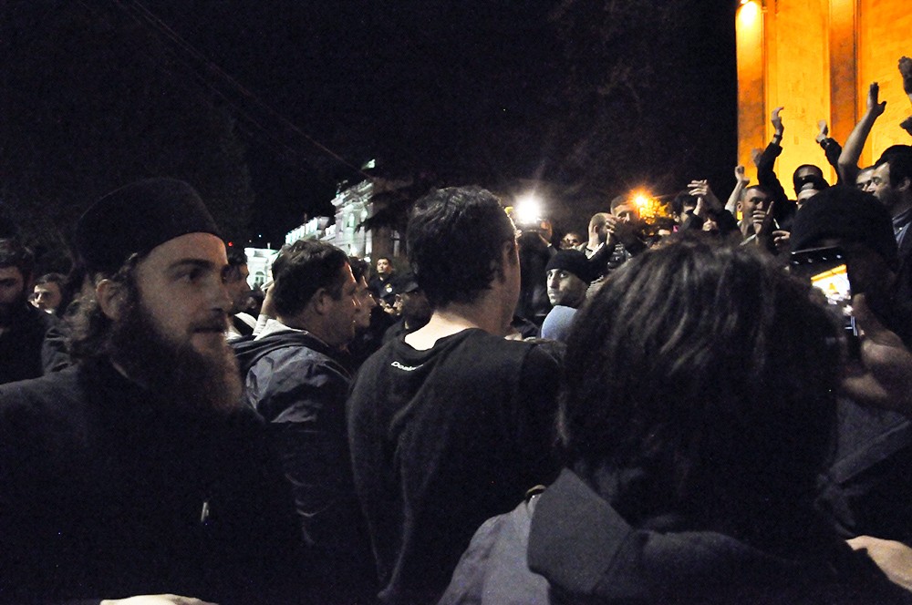 A priest attending counter-rally on Sunday (Mari Nikuradze /OC Media)