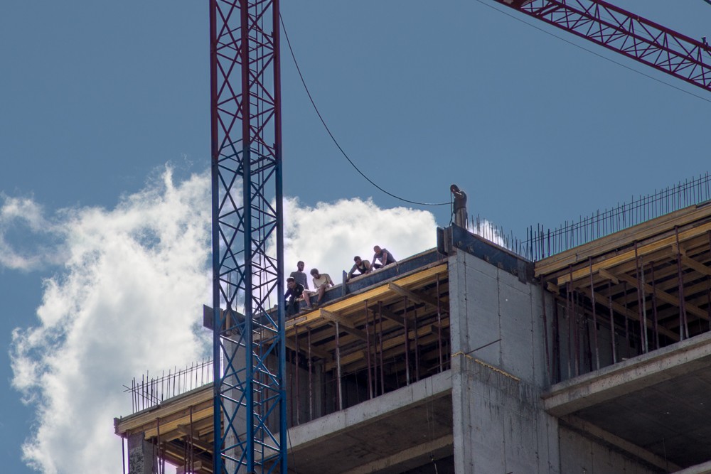 A construction site in Tbilisi. Photo: Tamuna Chkareuli/OC Media.