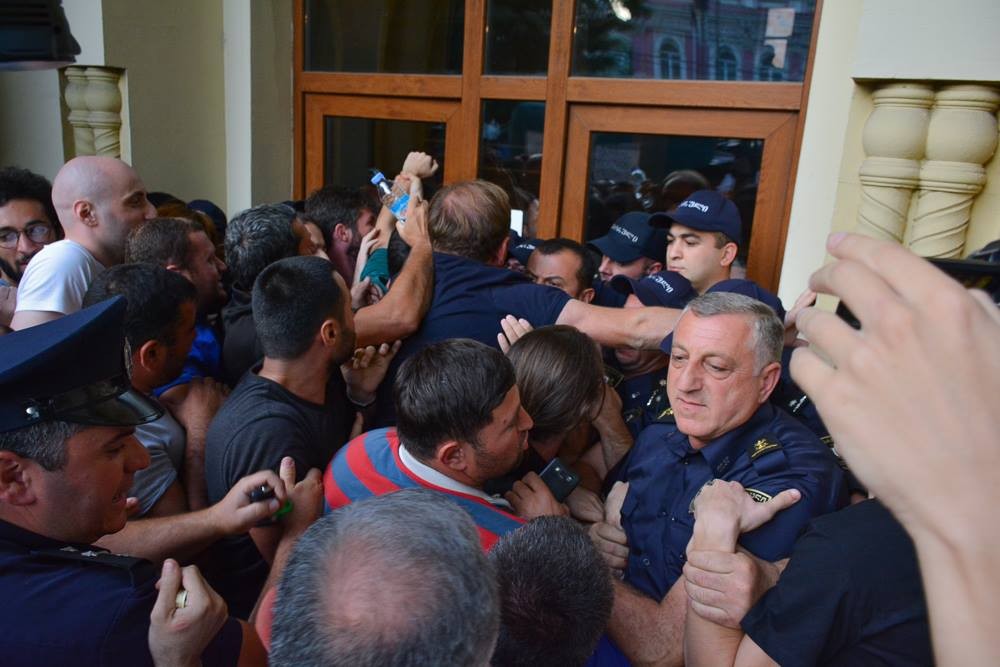 Protesters arrested in clashes with police outside Georgian Railway HQ