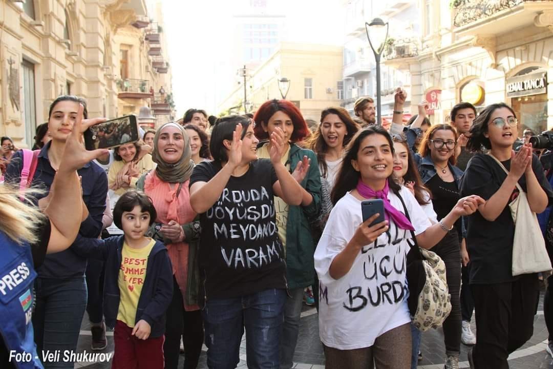 Anti–domestic violence march goes ahead in Baku despite attempts by police to disperse it