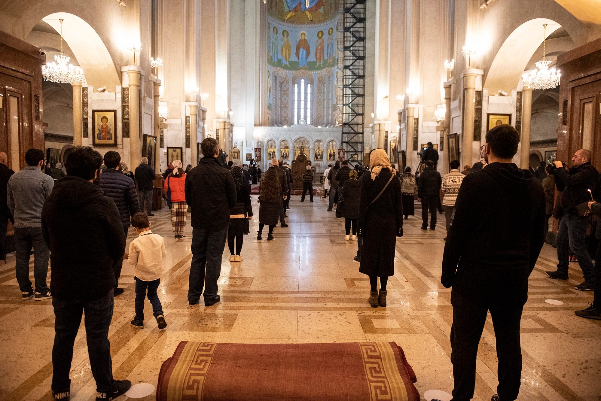 A church service in Tbilis's Sameba Trinity Cathedral on 29 March. Photo: Mariam Nikuradze/OC Media. 