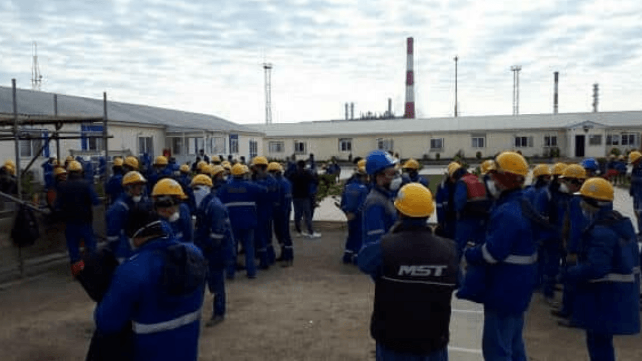 Ustay Workers protesting. Photo credit: Meydan TV. 