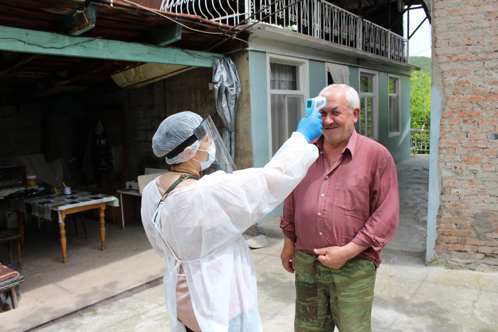 Medics thermally screening residents of the village of Rachisubani. Photo: Bolnisi Municipality City Hall.