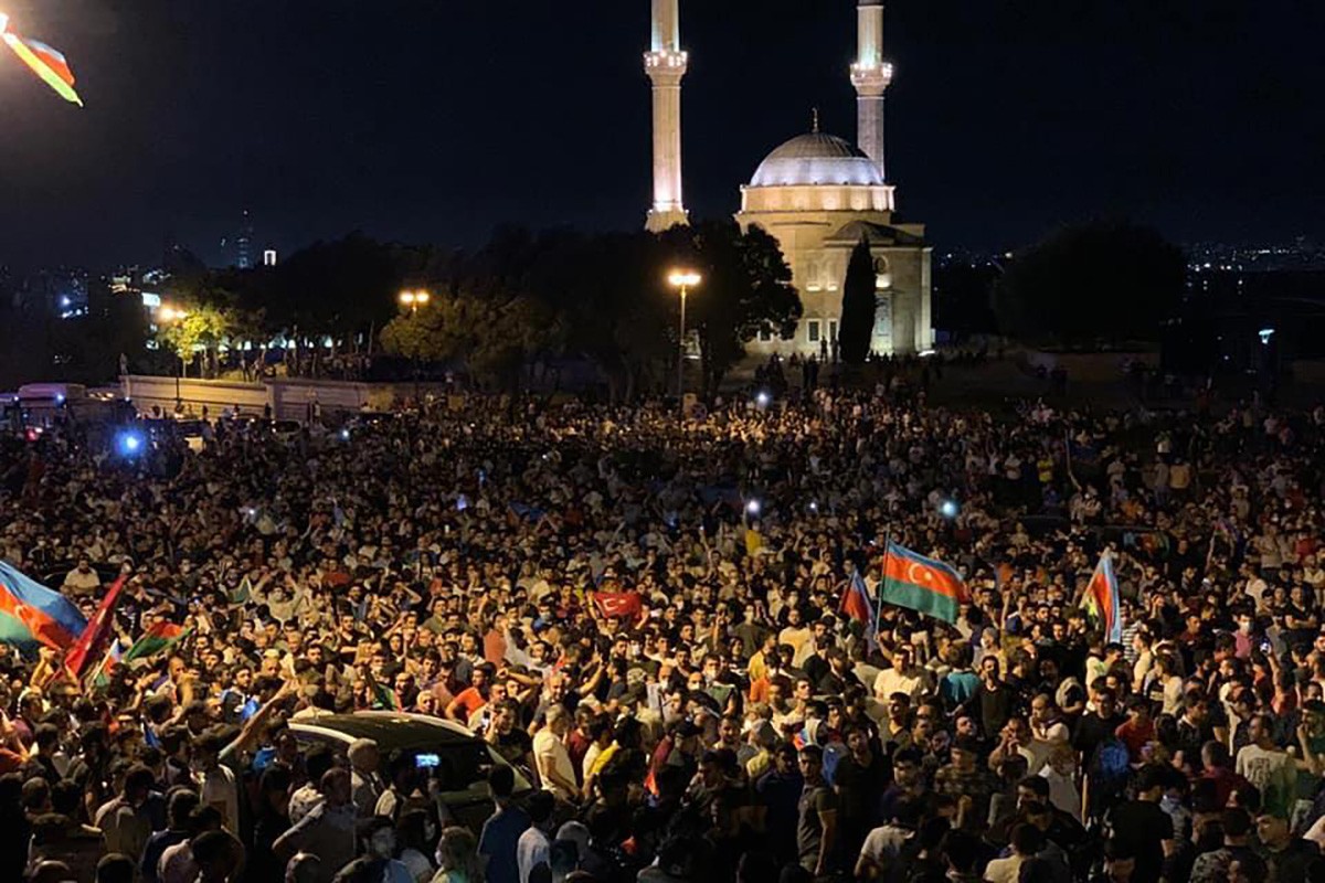 Protesters gather in Baku on the night of 14 July. Photo via Report.az.
