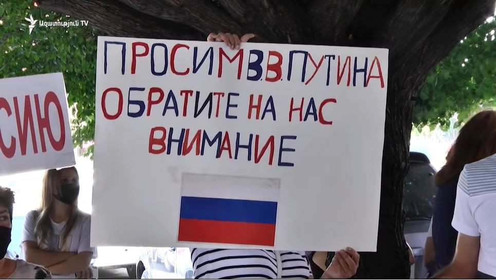 Video still of protest. Original video by Azatutyun. 