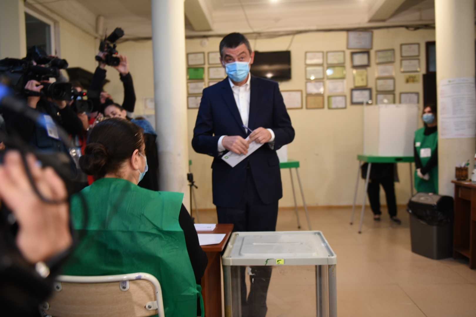 Prime Minister Giorgi Gakharia casting his ballot on 31 October. Photo: Mariam Nikuradze/OC Media.