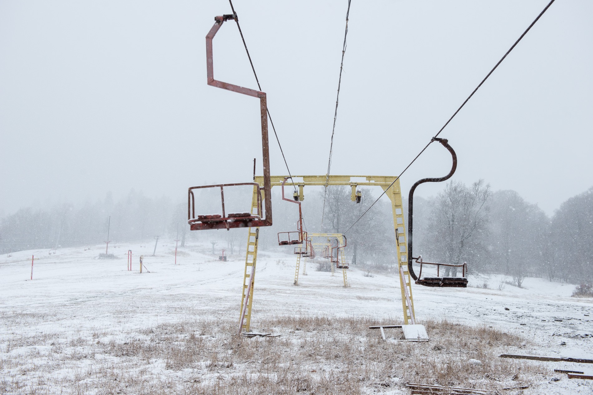 With seasonal rentals frozen and the ski lifts shut down, the life in Bakuriani has stopped. Photo: Tamuna Chkareuli/OC Media.