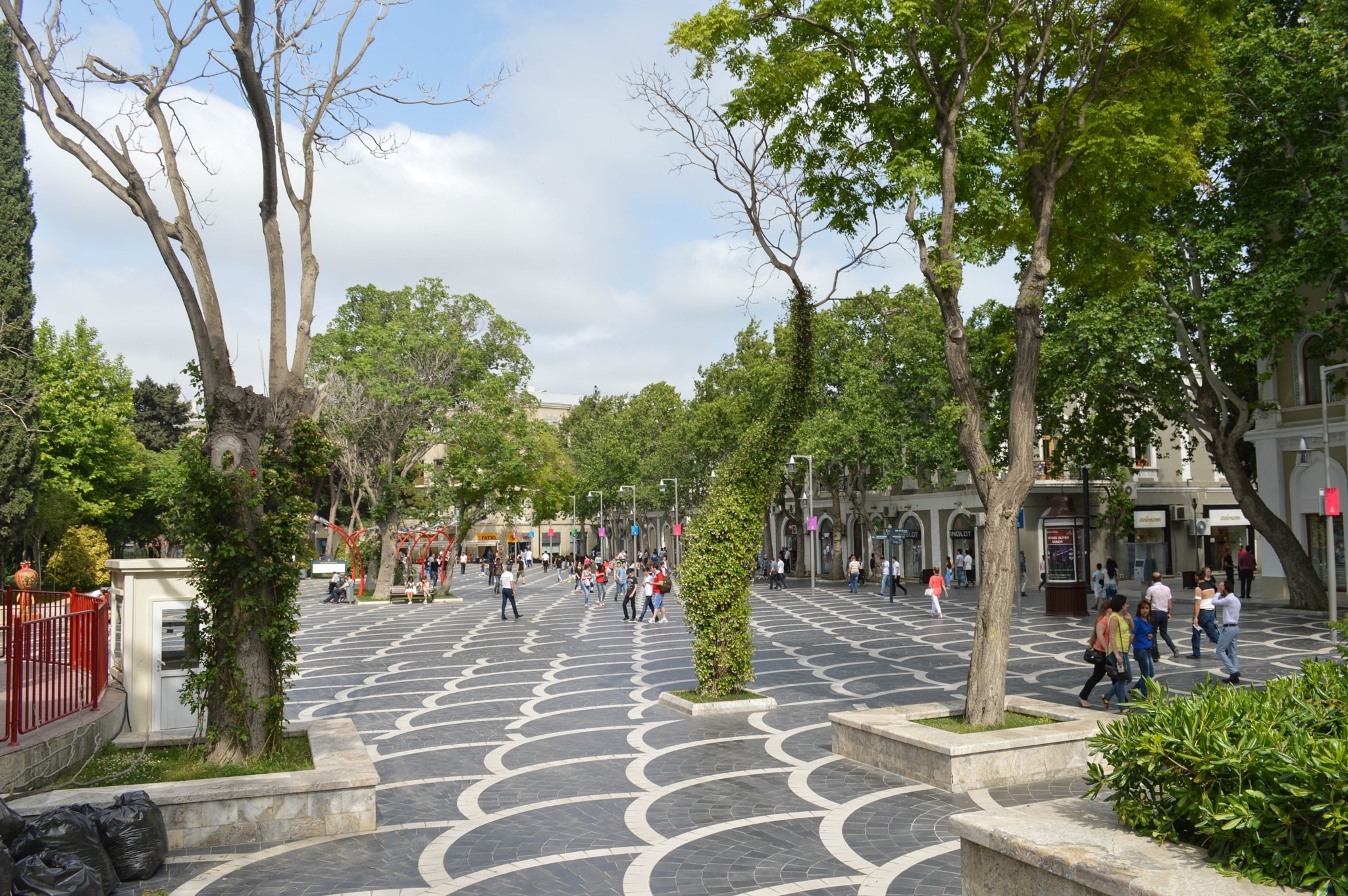 Fountain square, Baku. Where one of the attacks took place. Photo via Wikipedia. 