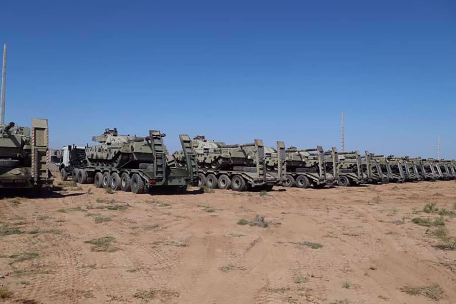 Vehicle-mounted self-propelled rocket launcher systems arranged for 1 October Iranian military exercises. Photo: IRNA.