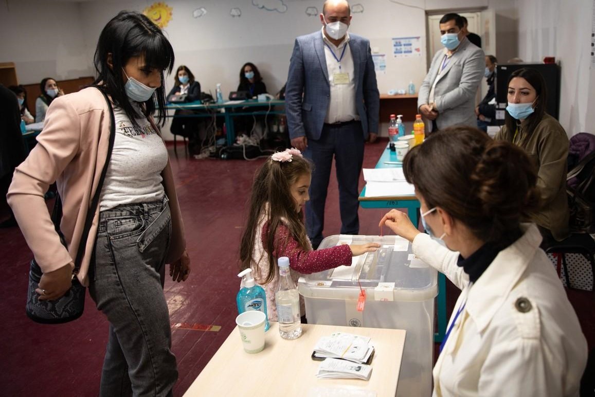 A woman votes in Armenia's local elections. Photo credit:  Ani Sargsyan/Hetq.am