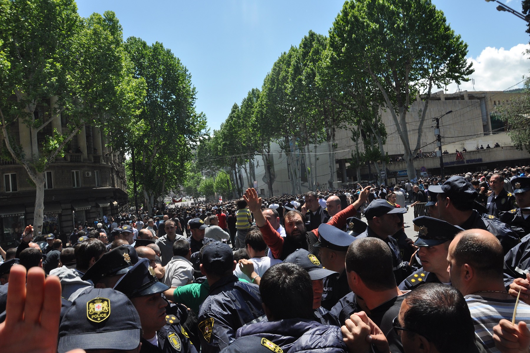 Moments before homophobic protesters broke through the thin police lines to attack activists on 17 May 2013. Photo: Mariam Nikuradze/DFWatch.
