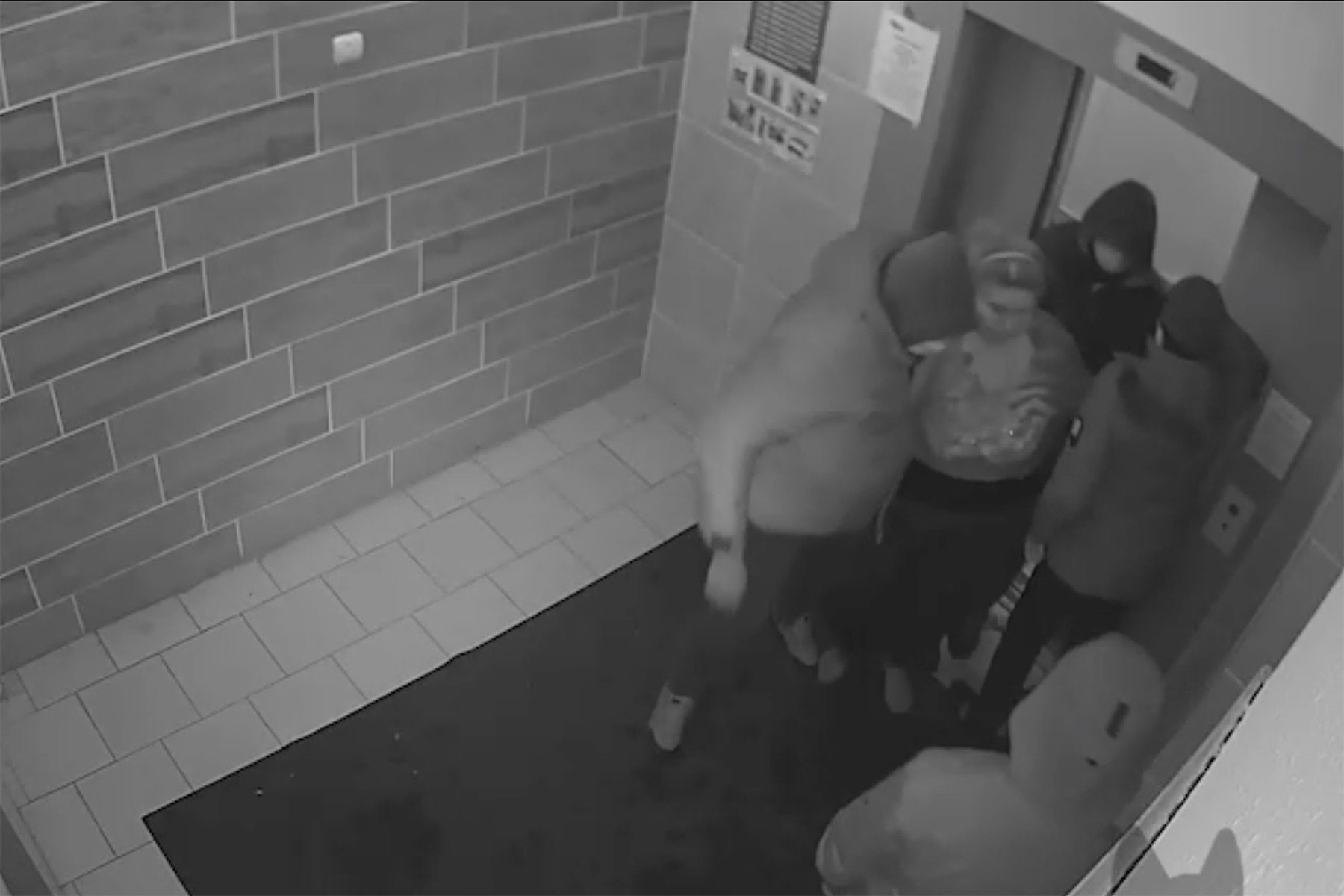 Chechen security forces forcibly take Zarema Musayeva from her flat in Nizhny Novgorod.
