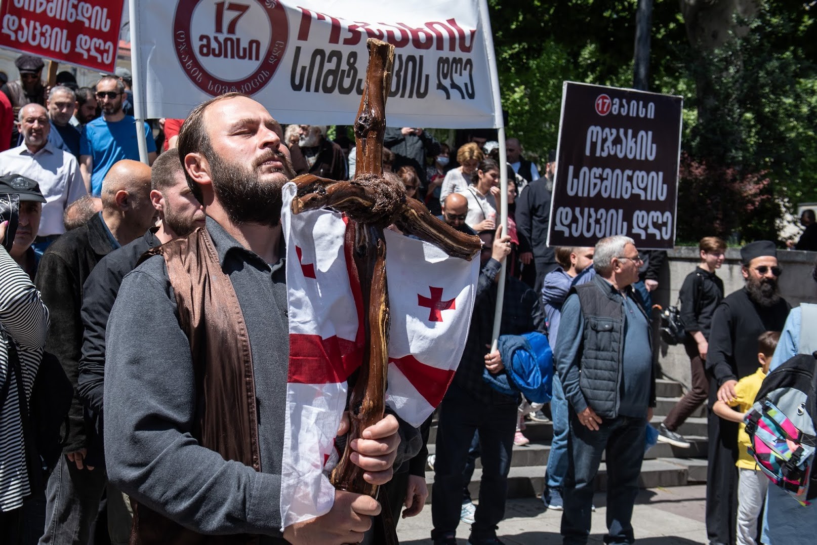 A man carries a cross in a Church-led procession against queer rights on 17 May 2022 in Tbilisi. Photo: Mariam Nikuradze/OC Media. 