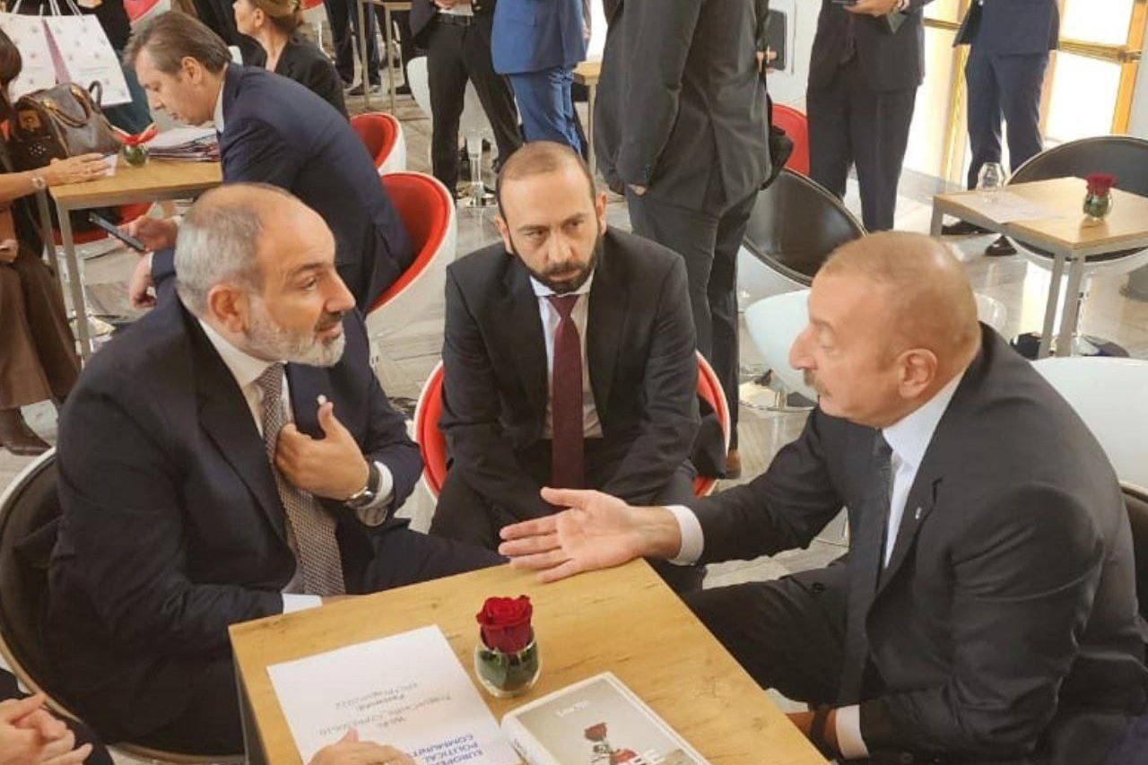 Armenian PM Nikol Pashinyan and Azerbaijani Ilham Aliyev in Prague on 6 October 2022. Image via RFE/RL. 