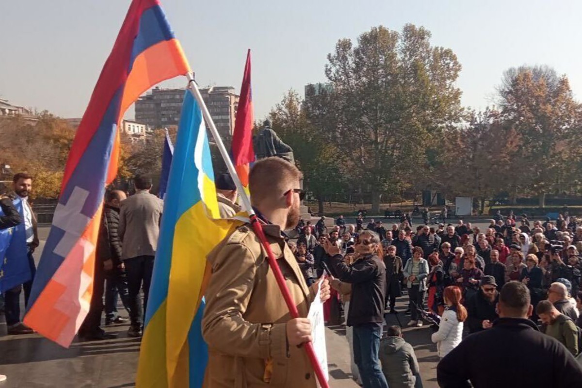 The flags of Nagorno-Karabakh and Ukraine at the demonstration against the CSTO in Yerevan on 23 November. Photo: OC Media.
