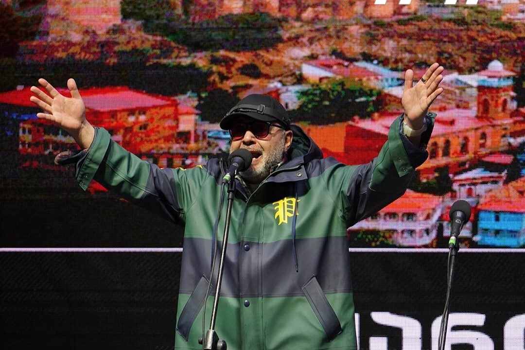 Gia ‘Utsnobi’ Gachechiladze on stage during the rally. Photo: IPN.