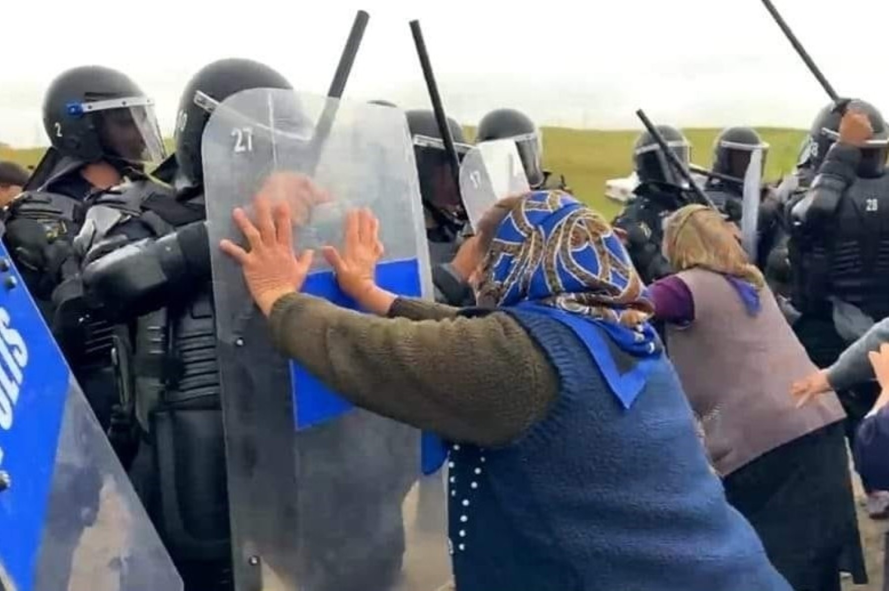 Residents of Soyudlu confront riot police at a protest against the nearby dumping of mine waste. Image via social media.