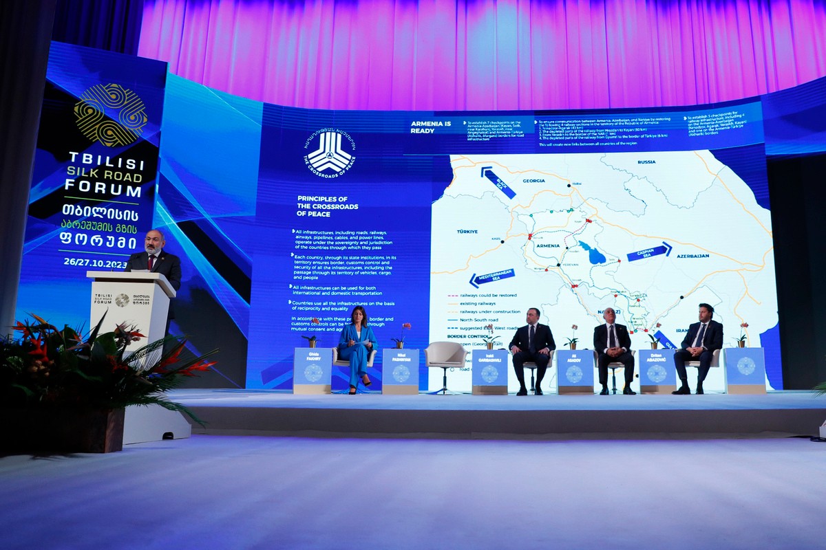 Armenian Prime Minister Nikol Pashinyan unveils his ‘Crossroads of Peace’ initiative at the Tbilisi Silk Road Forum. Photo: primeminister.am.