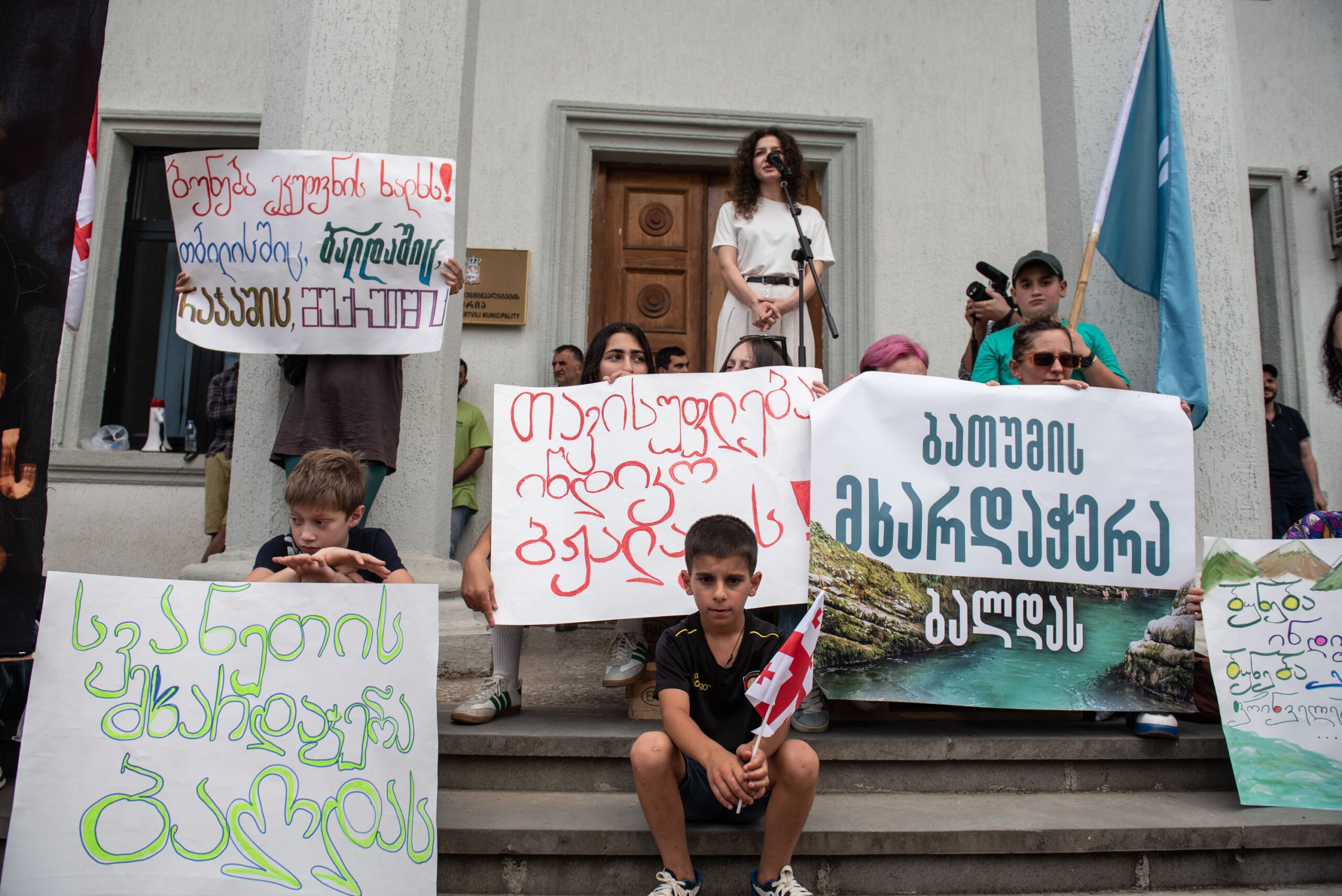 Protesters gathered outside Martvili Town Hall on Saturday. Photo: Mariam Nikuradze/OC Media