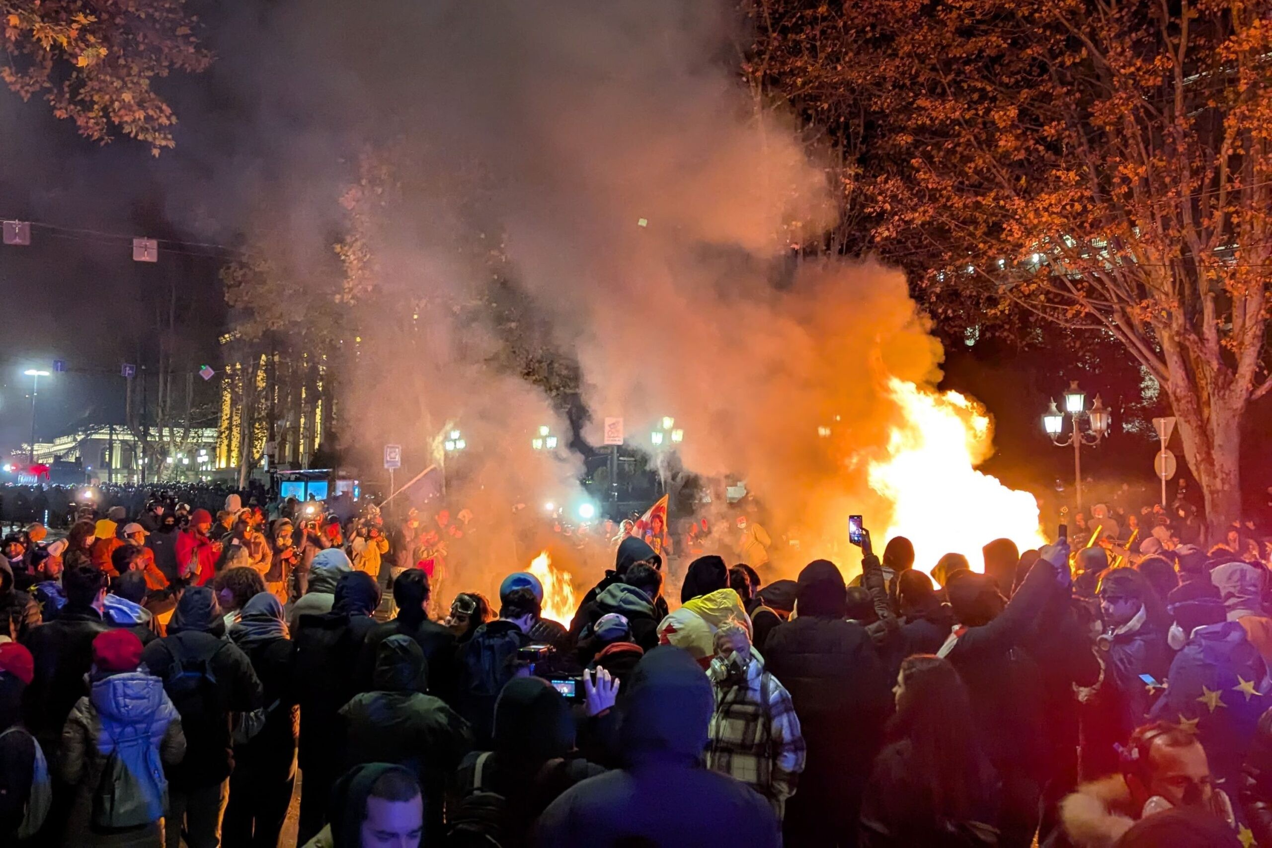 Protesters in Tbilisi light a bonfire on Rustaveli Avenue. Salome Khvedelidze/OC Media.