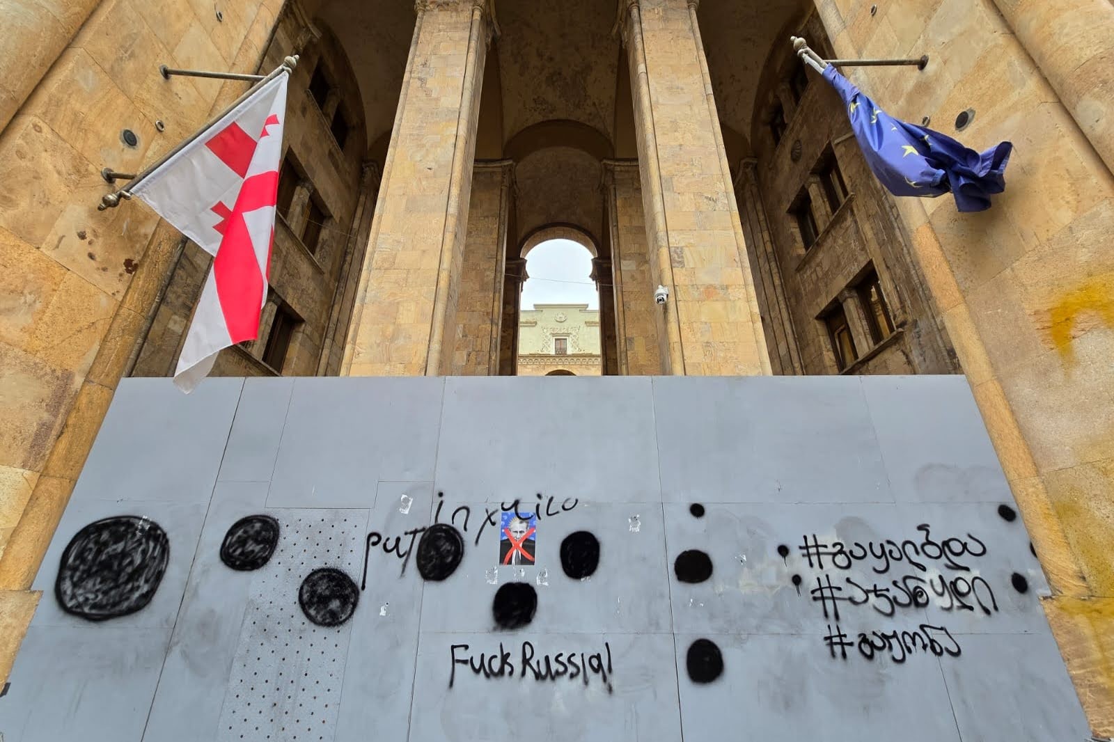 Parliament protected by  iron barricades. Image: Mariam Nikuradze/OC Media.