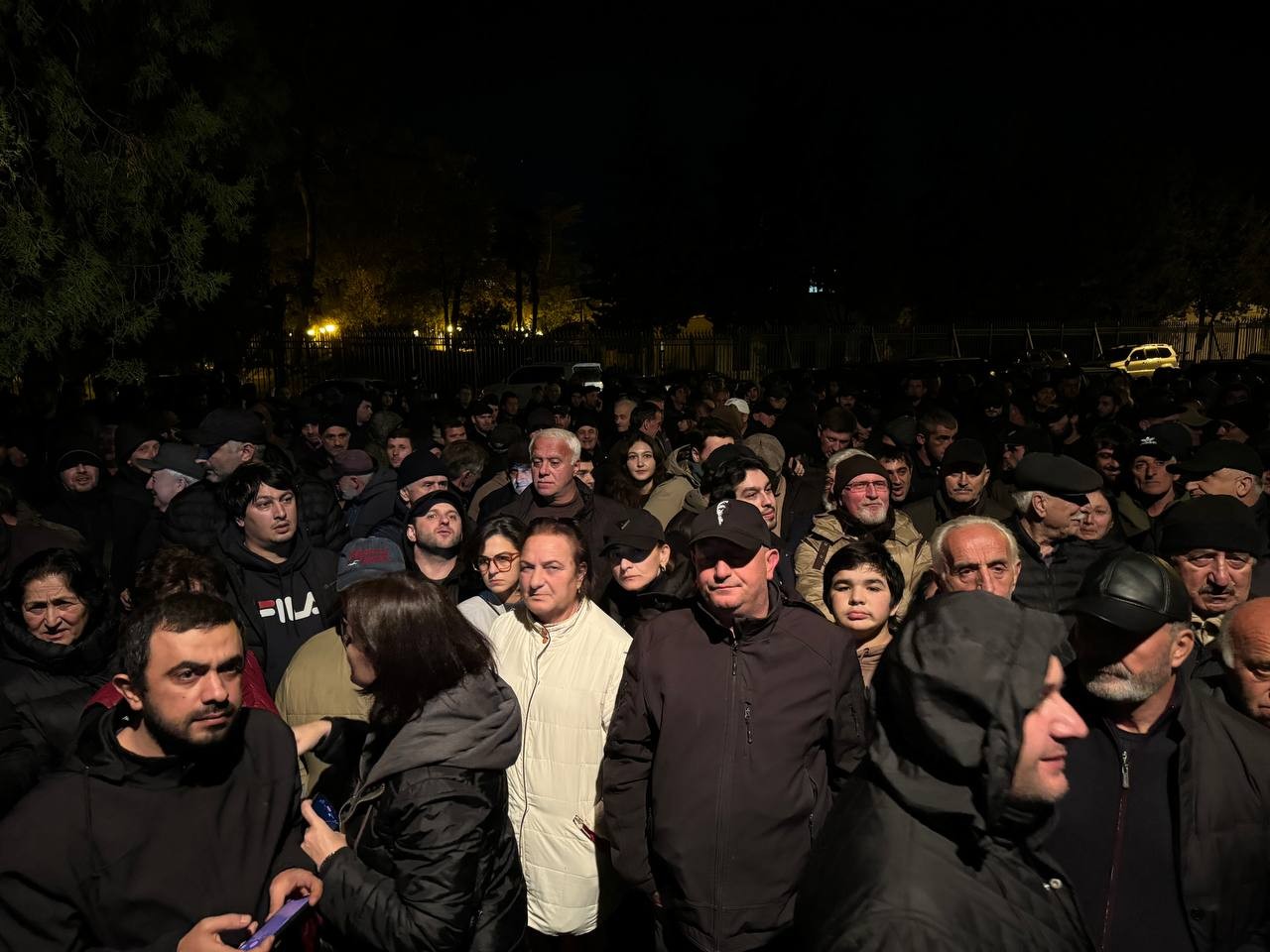 Protesters gathered outside of Abkhazia's parliament building. Image via Respublica Telegram channel.