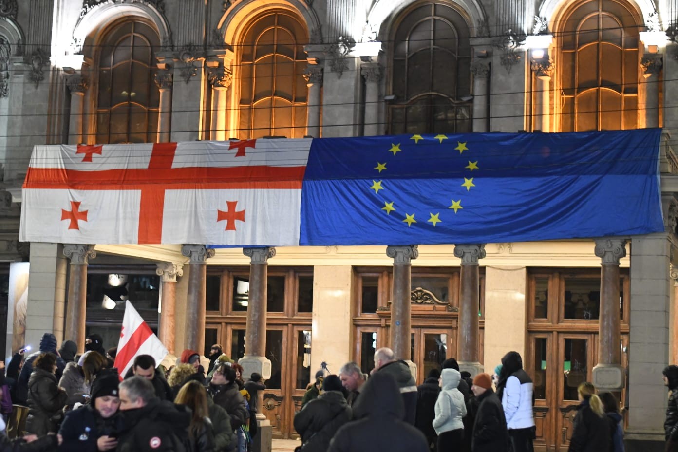 Georgian and EU flags hang over the Rustaveli Theatre balcony. Mariam Nikuradze/OC Media.