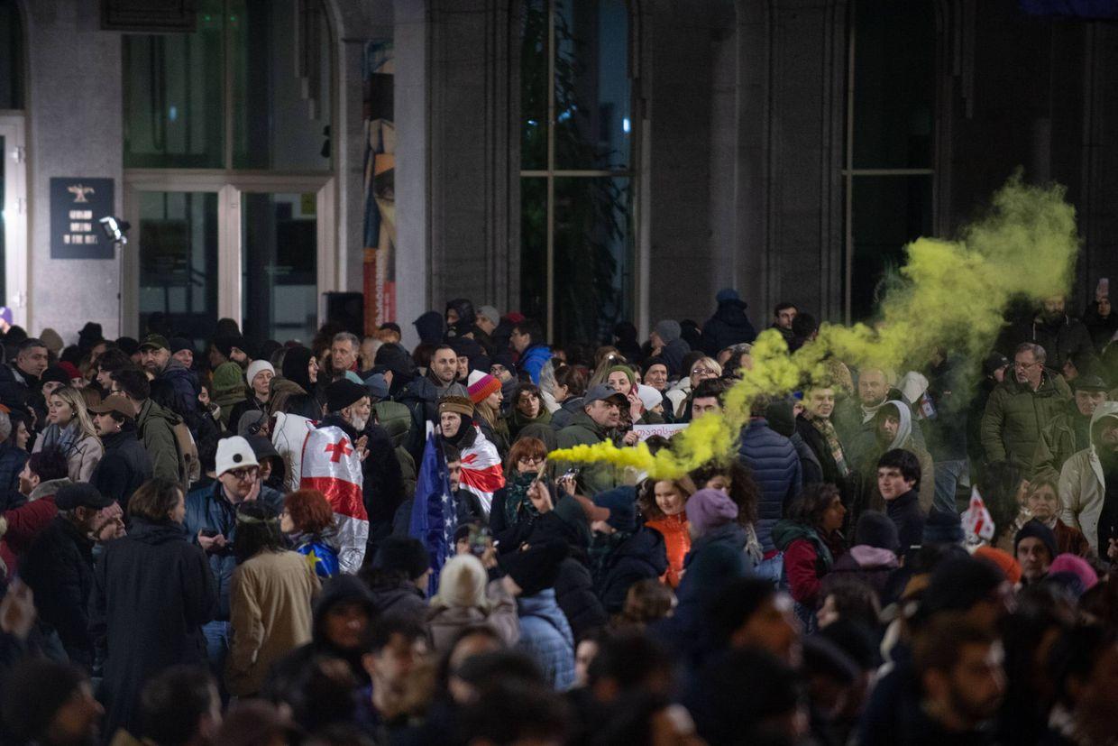 Protesters block Rustaveli Avenue on the evening of 24–25 February. Photo: Mariam Nikuradze/OC Media.