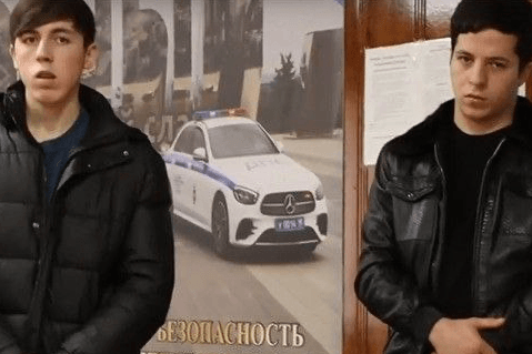 Apologising teenagers. Photo: screenshot from video.