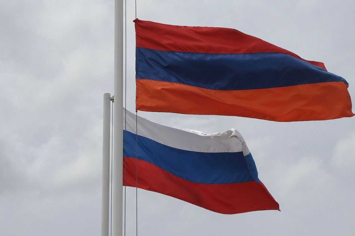 Armenian and Russian flags. Photo from Wikipedia.