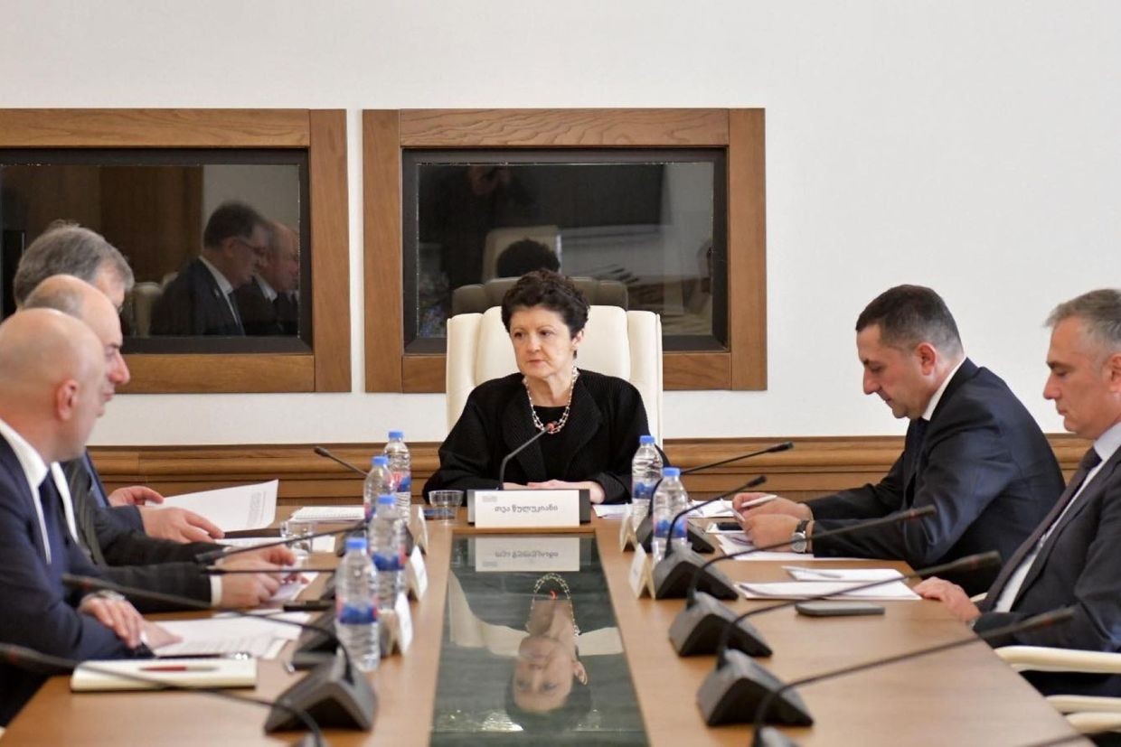 A session of the commission to investigate UNM. Official photo.