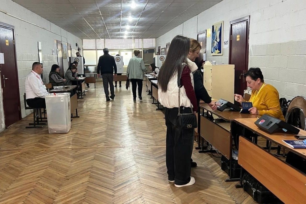 Voters at a polling station in a local snap election in Gyumri. Photo: Hetq.