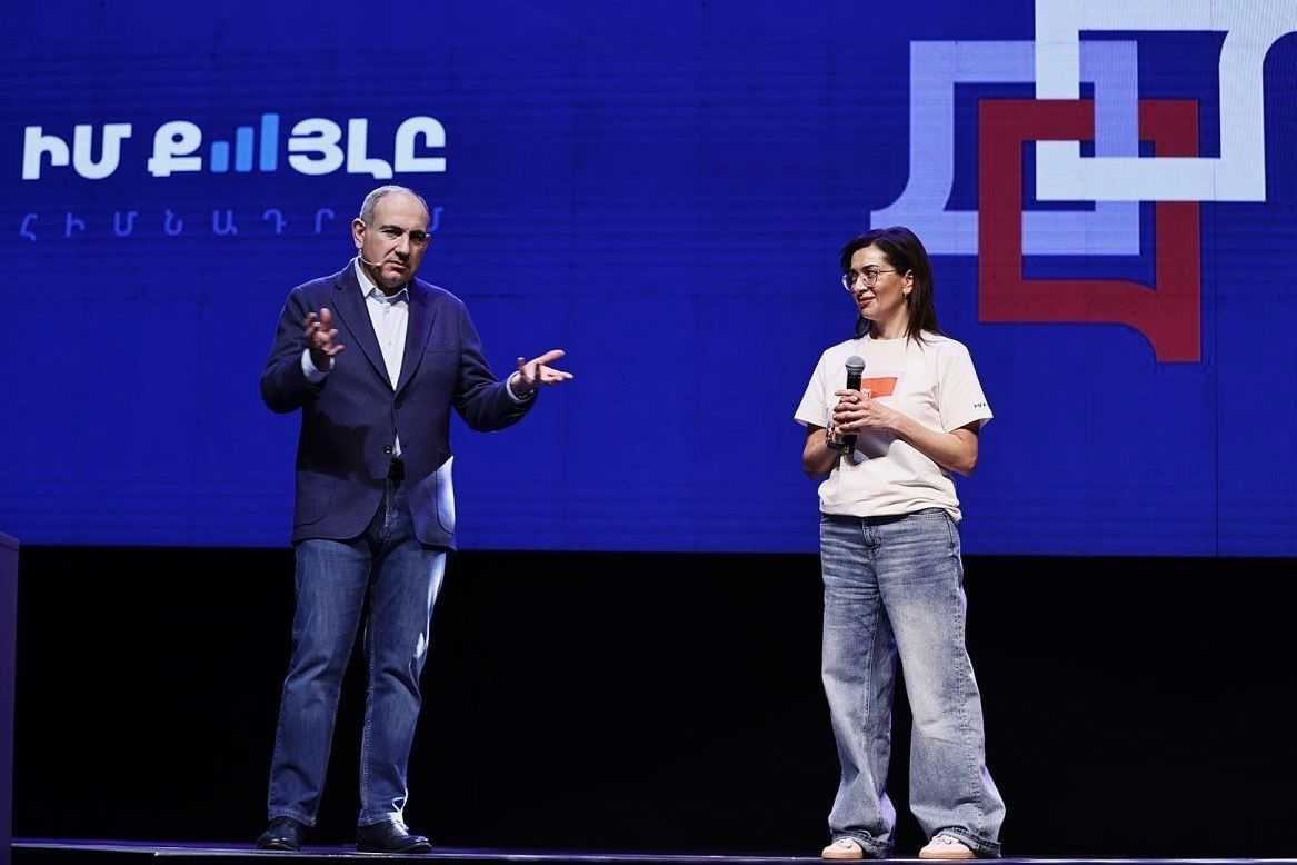 Armenian Prime Minister Nikol Pashinyan with his wife Anna Hakobyan at the Learning is Trendy event. Official image.