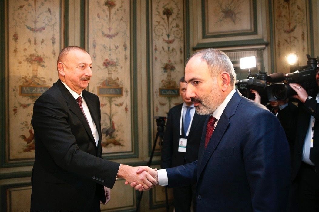 Armenian Prime Minister Nikol Pashiyan (right) and Azerbaijani President Ilham Aliyev (left). Official image.