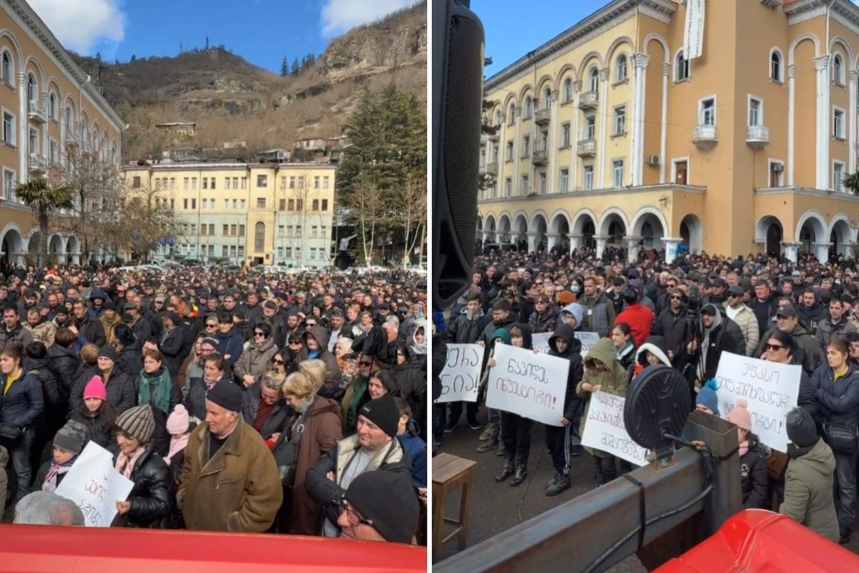 Chiatura miners and other residents demonstrating in the town center. Photo: screengrab from Facebook live