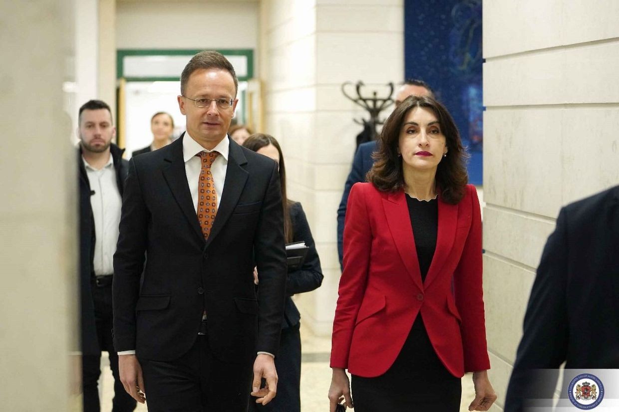 Hungarian Foreign Minister Péter Szijjártó (left) and Georgian Foreign Minister Maka Botchorishvili (right). Official photo.