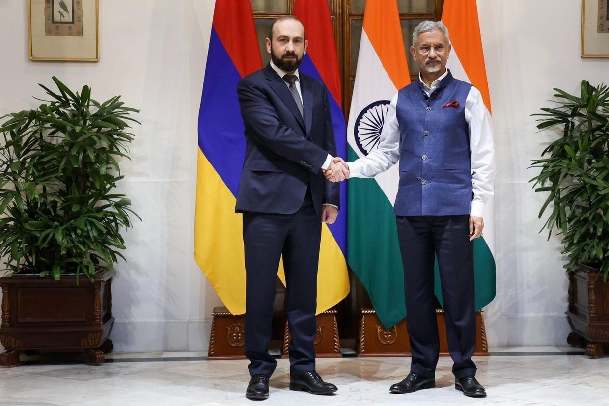 Armenian Foreign Minister Ararat Mirzoyan shakes hands with his Indian counterpart Subrahmanyam Jaishankar during a state visit to New Delhi. Official image.